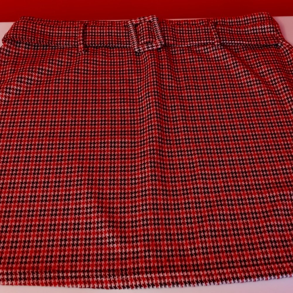 Stretchy Y2K -does-60s style mini skirt